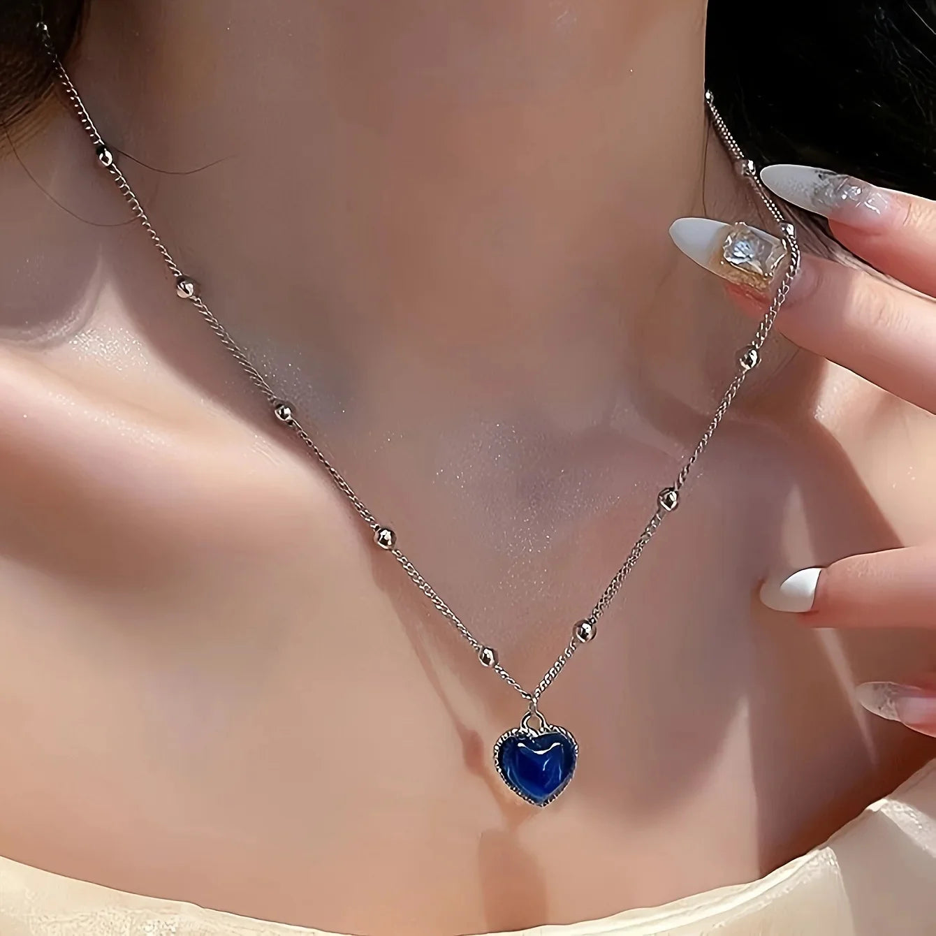 DIVERSE DEPOT™ - Mood Changing Heart Necklace