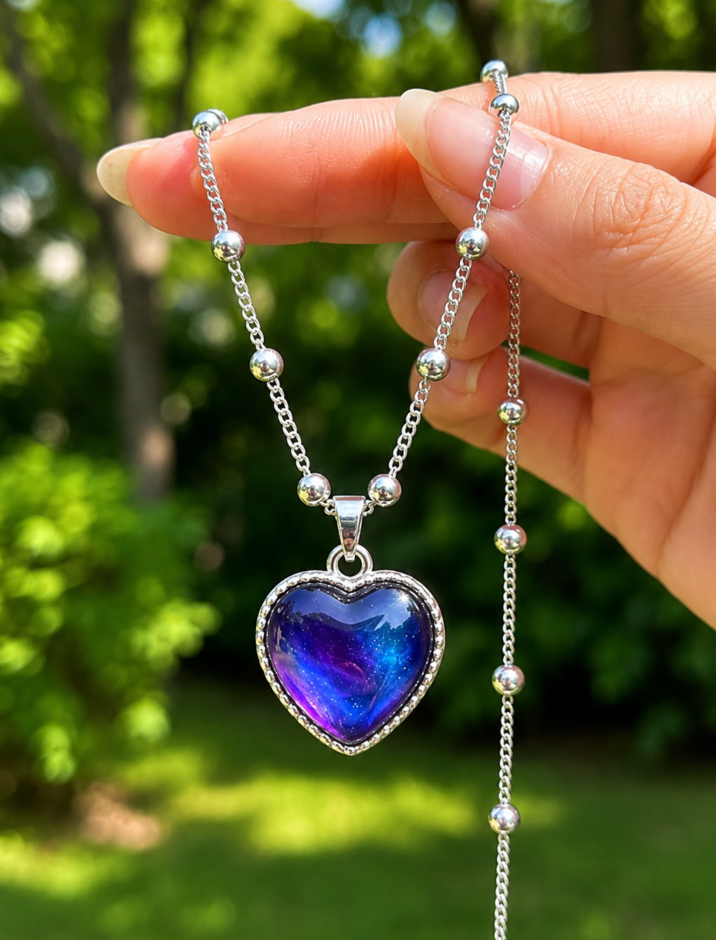 DIVERSE DEPOT™ - Mood Changing Heart Necklace
